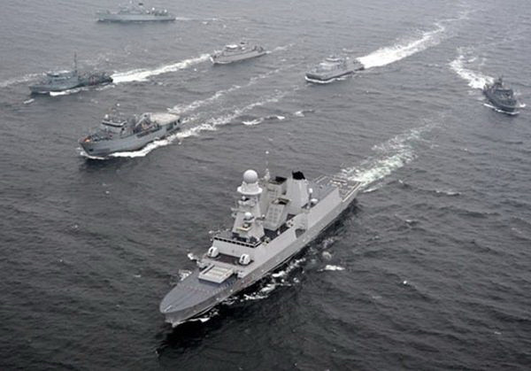 Hải đội tàu chiến tối tân của NATO triển khai đội hình chiến đấu