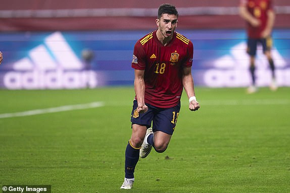 Đến phút 33, Ferran Torres nhân đôi cách biệt với cú sút không thể cản phá. (Nguồn: Getty Images)