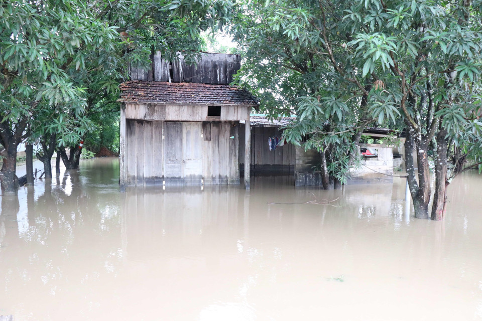 Nhà dân tại xã Ea Rốk, huyện Ea Súp (Đắk Lắk) bị ngập do mưa lũ. (Ảnh: Anh Dũng/TTXVN)
