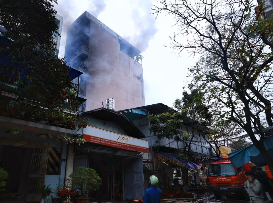 Đầu giờ chiều 10/3/2024 tại tổ 7, khu tái định cư Yên Sở, quận Hoang Mai, Hà Nội xảy ra vụ cháy lớn. (Ảnh: Tuấn Anh/TTXVN)