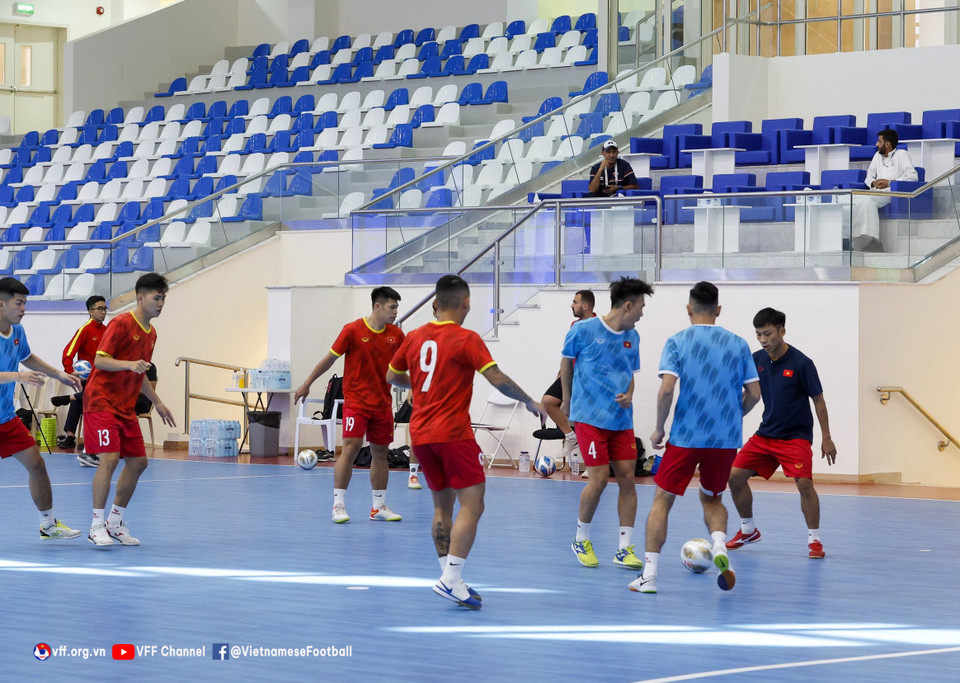 Sau buổi đầu tập với cường độ nhẹ nhàng, ngày 26/9, tuyển futsal Việt Nam đã đẩy cao khối lượng nhằm chuẩn bị cho trận đấu với đội tuyển Hàn Quốc vào ngày 28/9. (Nguồn: VFF)
