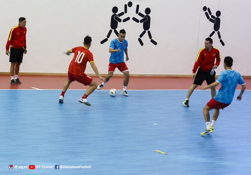 ...thi đấu đối kháng trên diện tích 1/3, 2/3 của mặt sân thi đấu. (Nguồn: VFF)