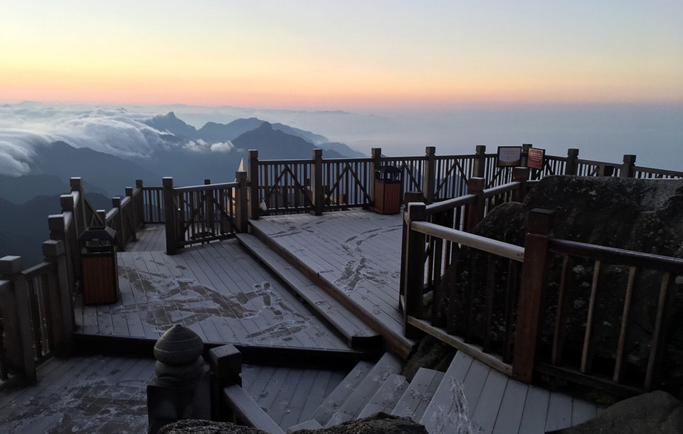 Sương muối phủ trắng trên đỉnh Fansipan. (Ảnh: Quốc Khánh/TTXVN)