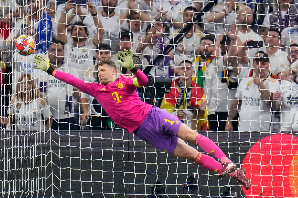 Nhưng, Manuel Neuer vẫn chơi quá hay để bảo vệ vững chắc khung thành của Bayern Munich. (Nguồn: AP)