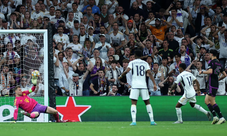 Đội chủ nhà cũng đáp trả với những tình huống nguy hiểm trước khung thành đối phương. (Nguồn: PA)