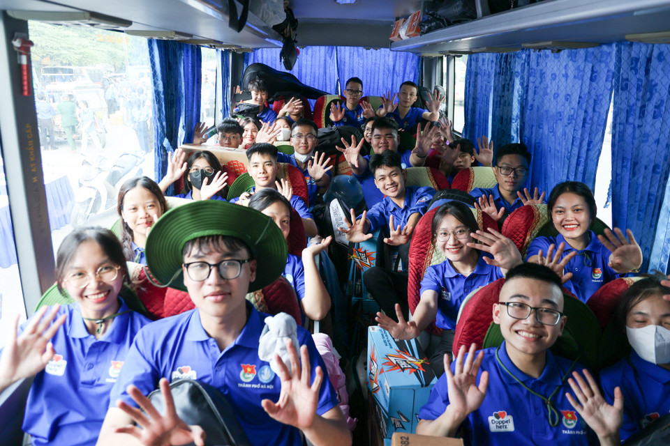 Mùa hè tình nguyện là một môi trường trải nghiệm thật sự ý nghĩa, giúp các bạn sinh viên được rèn luyện, trưởng thành, thúc đẩy tinh thần, ý chí cống hiến, tạo dựng những giá trị nhân văn cho cộng đồng, xã hội. (Ảnh: Minh Hiếu/Vietnam+)