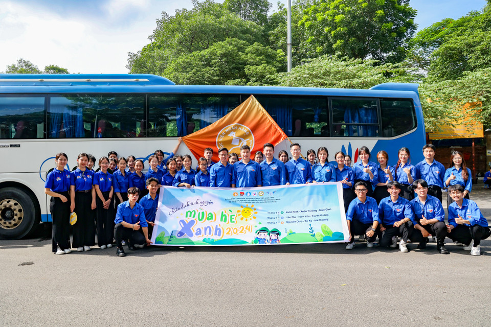 Trong chiến dịch năm nay, thanh niên Thủ đô đề ra mục tiêu quyết tâm xây dựng ít nhất 12 Nhà nhân ái, nhà Tình nghĩa, nhà Khăn quàng đỏ, nhà bán trú; cải tạo nâng cấp ít nhất 26 nhà vệ sinh trong trường học; sửa chữa ít nhất 80 km, làm mới ít nhất 20 km đường giao thông nông thôn và các hoạt động cộng đồng khác… (Ảnh: Minh Hiếu/Vietnam+)