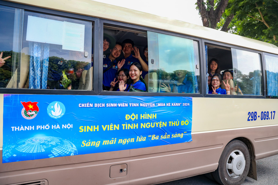 Các bạn sinh viên Thủ đô hào hứng lên đường. (Ảnh: Minh Hiếu/Vietnam+)