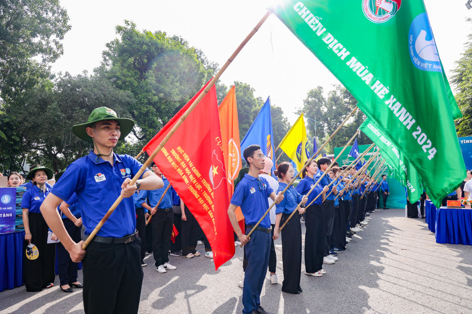 Chiến dịch sinh viên tình nguyện “Mùa hè xanh” 2024 có ý nghĩa đặc biệt với tuổi trẻ Thủ đô: Kỷ niệm 60 năm phong trào “Ba sẵn sàng”, 70 năm Ngày giải phóng Thủ đô, 25 năm phong trào Thanh niên tình nguyện. (Ảnh: Minh Hiếu/Vietnam+)