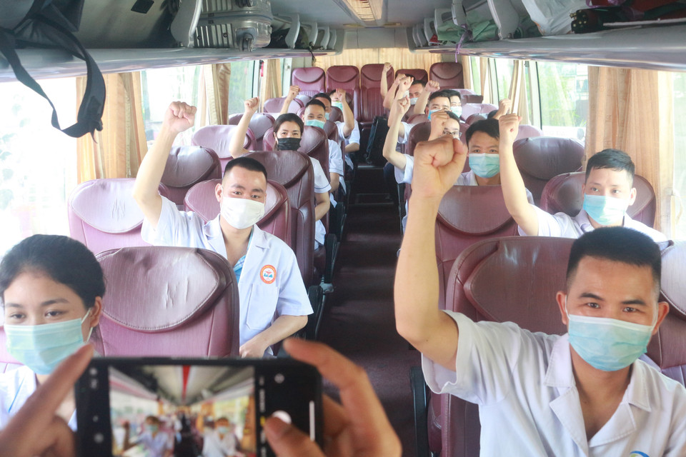 Các chiến binh áo trắng quyết tâm cùng chia lửa với Bắc Giang để phòng, chống dịch COVID-19. (Ảnh: Thanh Vân/TTXVN)