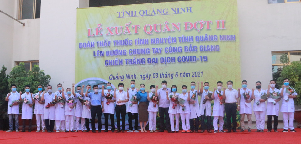 20 bác sỹ tinh nhuệ tình nguyện đi vào tâm dịch, tham gia chữa trị cho các bệnh nhân COVID-19 tại Bắc Giang. (Ảnh: Thanh Vân/TTXVN)