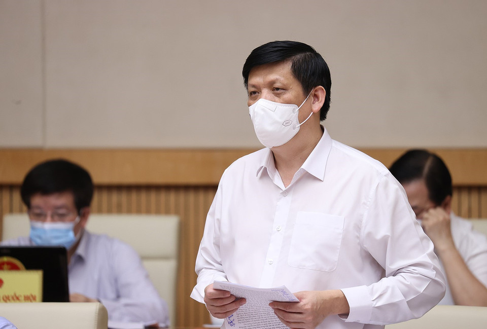 Bộ trưởng Bộ Y tế Nguyễn Thanh Long báo cáo công tác phòng, chống dịch COVID-19. (Ảnh: Dương Giang/TTXVN)