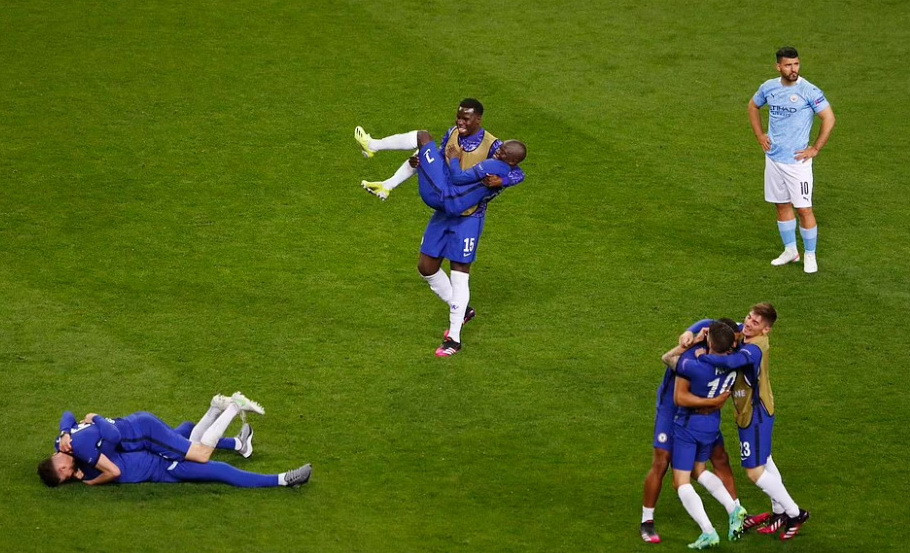 Trái ngược Man City, cầu thủ Chelsea hân hoan trong chiến thắng. (Nguồn: Getty Images)