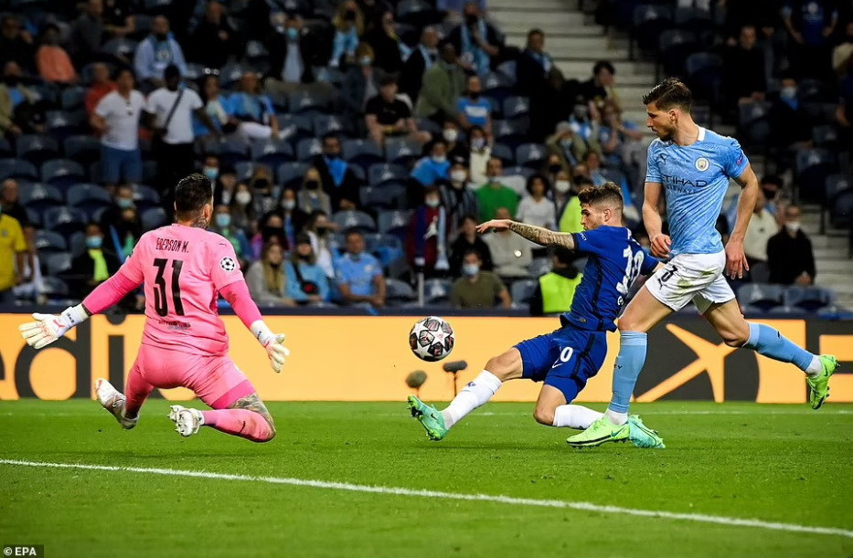 Không những thế, Man City suýt chút nữa còn phải nhận bàn thua thứ 2 sau pha dứt điểm của Pulisic. (Nguồn: EPA)