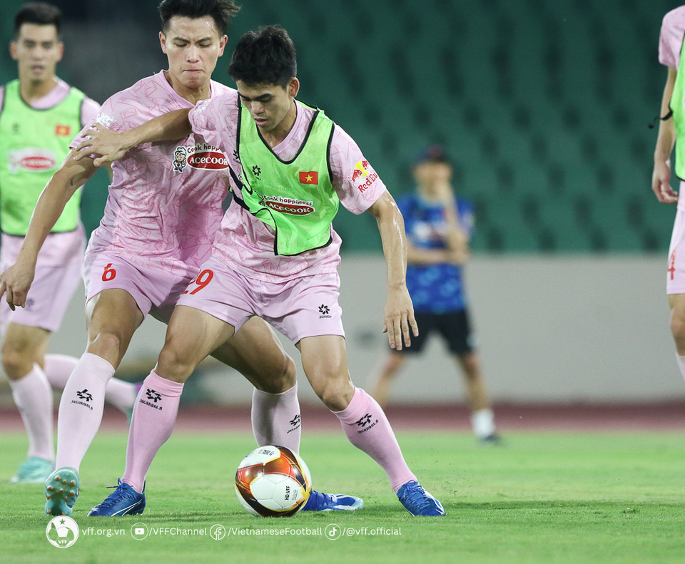 Thầy trò HLV Kim Sang-sik quyết tâm vượt qua thử thách trên sân khách và hướng tới mục tiêu chiến thắng. (Nguồn: VFF)