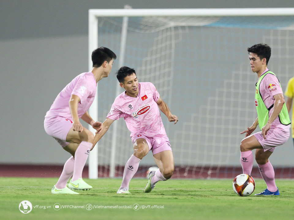 Theo VFF, thời điểm Đội tuyển Việt Nam bước vào buổi tập nhiệt độ vẫn duy trì ở mức trên 40 độ C. (Nguồn: VFF)