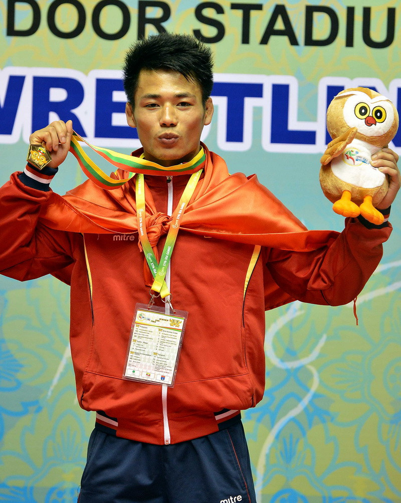 Vận động viên Đới Đăng Tiến đoạt huy chương vàng ở hạng 55kg. (Ảnh: Thanh Hà/TTXVN)