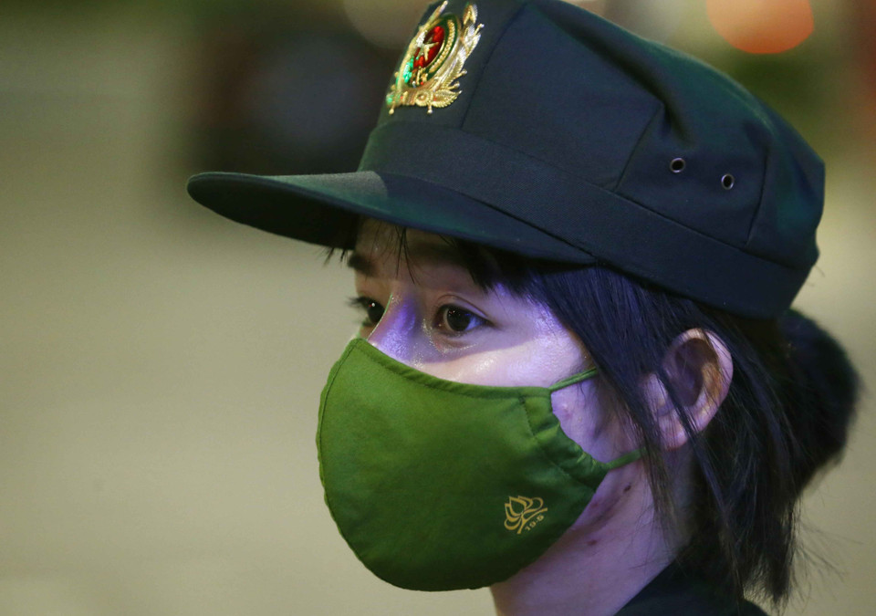 Từ khi đợt dịch lần thứ tư bùng phát đến nay, đã 4 tháng qua Trung uý Thanh vẫn chưa được về quê Hà Tĩnh để thăm bố mẹ. (Ảnh: Phạm Kiên/TTXVN)