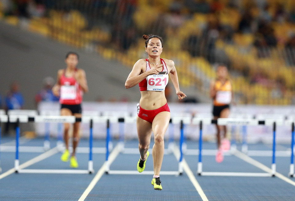  Nguyễn Thị Huyền bứt phá về đích. (Ảnh: Quốc Khánh/TTXVN)