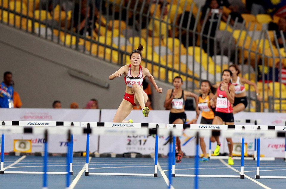  Nguyễn Thị Huyền bứt phá về đích. (Ảnh: Quốc Khánh/TTXVN)