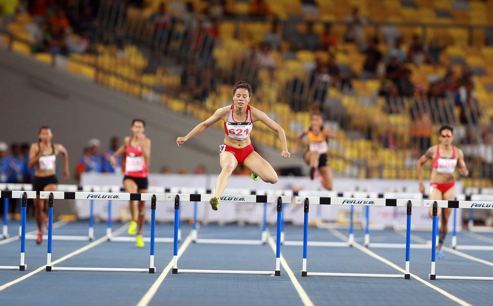 Nguyễn Thị Huyền bứt phá về đích. (Ảnh: Quốc Khánh/TTXVN)