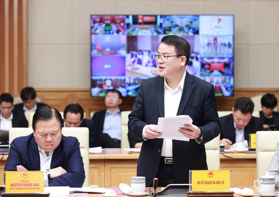 Thứ trưởng Bộ Kế hoạch và Đầu tư Trần Quốc Phương báo cáo tình hình triển khai giải ngân vốn đầu tư công năm 2023. (Ảnh: Dương Giang/TTXVN)