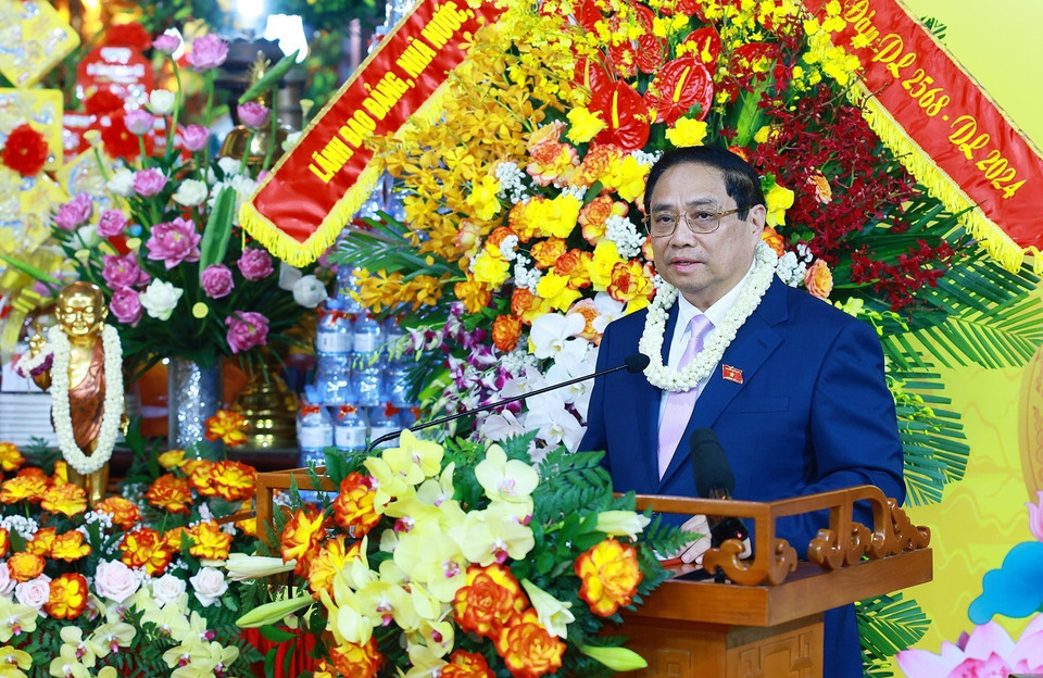 Thủ tướng Phạm Minh Chính chúc mừng các chức sắc, tăng ni, Phật tử Giáo hội Phật giáo Việt Nam nhân dịp Đại lễ Phật đản-Phật lịch 2568. (Ảnh: Dương Giang/TTXVN)