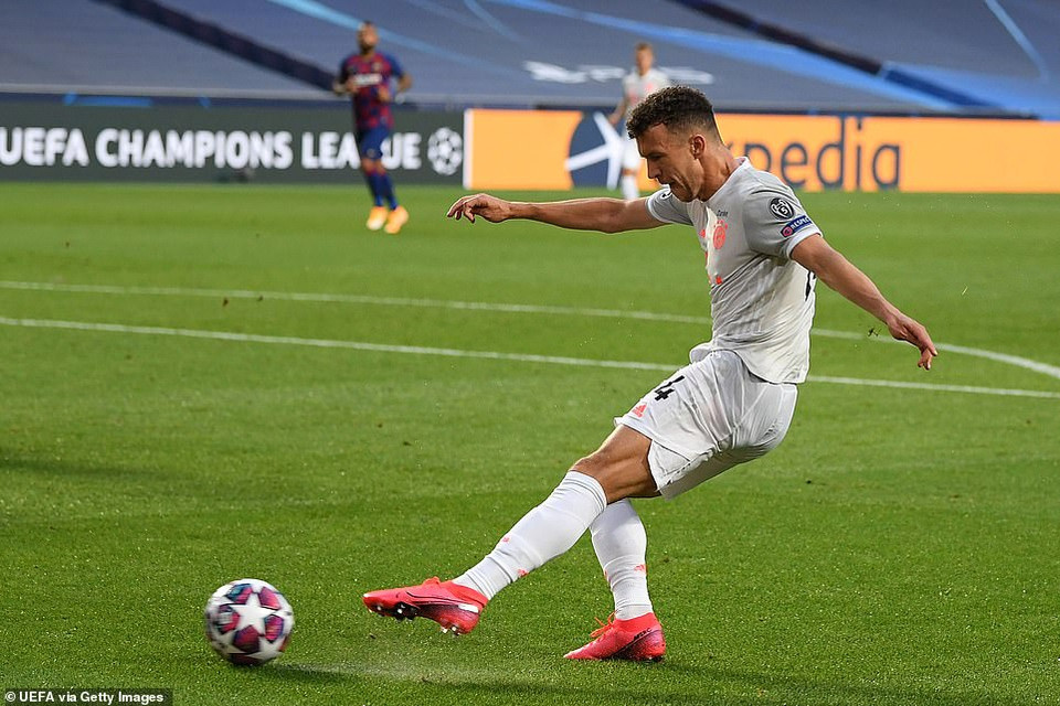 Tuy nhiên, đến phút 21, Ivan Perisic tái lập thế dẫn bàn cho Bayern với pha dứt điểm quyết đoán ở góc hẹp hạ gục Ter Stegen.