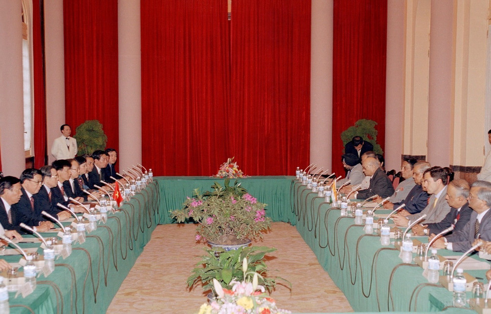 Ngày 8/1/2001, tại Hà Nội, Thủ tướng Phan Văn Khải hội đàm với Thủ tướng Ấn Độ Atal Bihari Vajpayee thăm hữu nghị chính thức Việt Nam. (Ảnh: Thế Thuần/TTXVN)