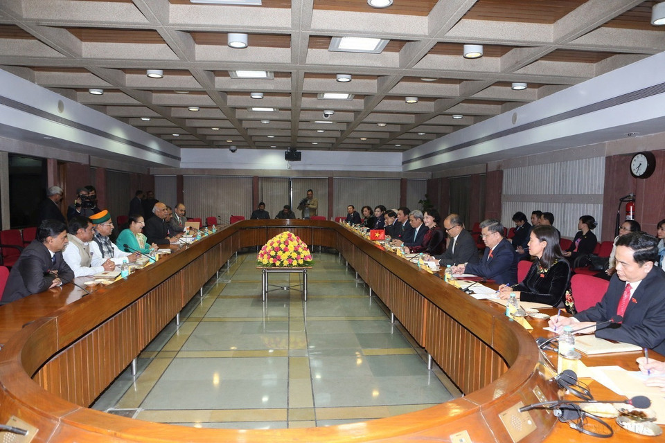 Chủ tịch Quốc hội Nguyễn Thị Kim Ngân hội đàm với Chủ tịch Hạ viện Ấn Độ Sumitra Mahajan, tối 9/12/2016, tại Thủ đô New Delhi. (Ảnh: Trọng Đức/TTXVN)