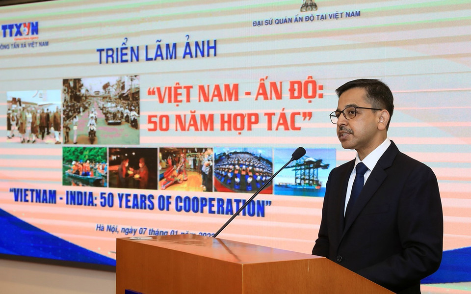 Đại sứ đặc mệnh toàn quyền Cộng hòa Ấn Độ tại Việt Nam Pranay Verma phát biểu tại lễ khai mạc triển lãm. (Ảnh: Tuấn Anh/TTXVN)