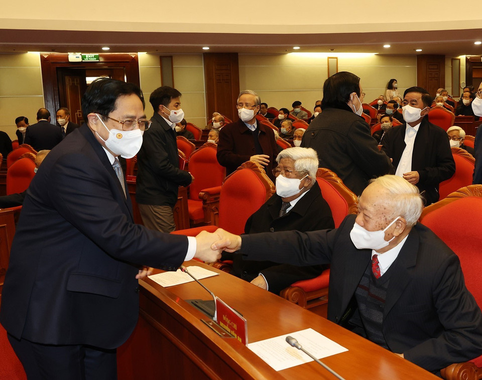 Thủ tướng Chính phủ Phạm Minh Chính với các nguyên lãnh đạo cấp cao của Đảng, Nhà nước. (Ảnh: Trí Dũng/TTXVN)