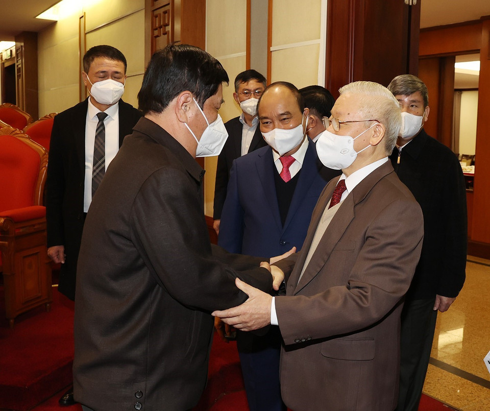 Tổng Bí thư Nguyễn Phú Trọng, Chủ tịch nước Nguyễn Xuân Phúc với các nguyên lãnh đạo cấp cao của Đảng, Nhà nước. (Ảnh: Trí Dũng/TTXVN)