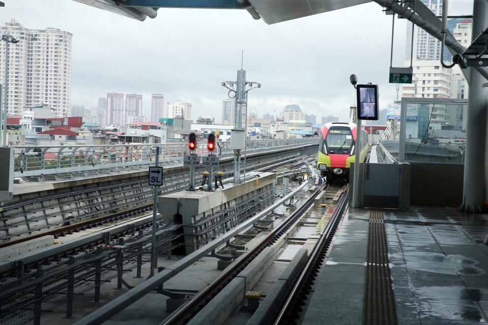 Tuyến đường sắt Nhổn-ga Hà Nội có chiều dài 12,5km, gồm 8,5km đi trên cao và 4km đi ngầm. (Ảnh: Lâm Khánh/TTXVN)
