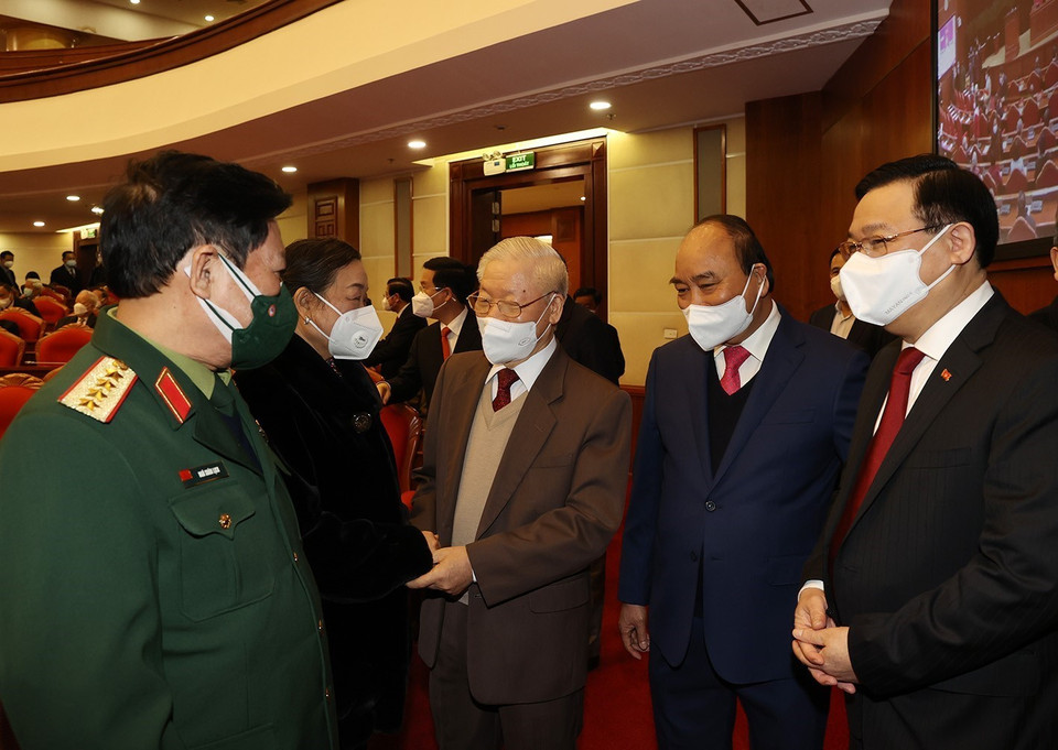 Tổng Bí thư Nguyễn Phú Trọng, Chủ tịch nước Nguyễn Xuân Phúc, với các nguyên lãnh đạo cấp cao của Đảng, Nhà nước. (Ảnh: Trí Dũng/TTXVN)