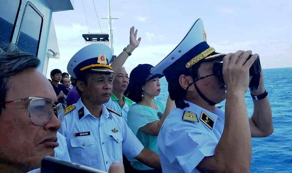 Qua chuyến công tác này, các thành viên trong đoàn công tác nhận thức sâu sắc hơn vai trò và trí của biển đảo, thềm lục địa là lãnh thổ thiêng liêng của Tổ quốc. (Ảnh: Hùng Võ/Vietnam+)