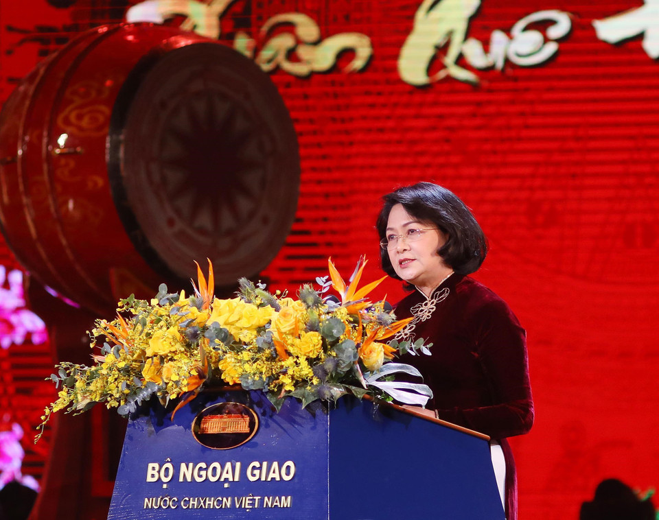Phó Chủ tịch nước Đặng Thị Ngọc Thịnh phát biểu, chúc mừng kiều bào về Việt Nam vui Xuân đón Tết. (Ảnh: Lâm Khánh/TTXVN)