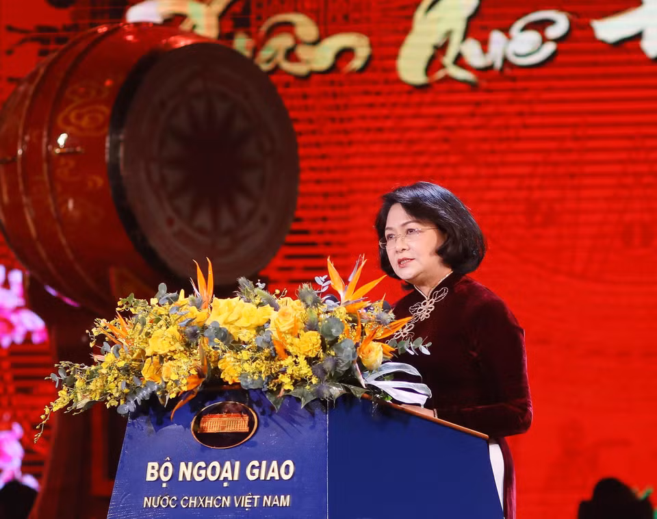 Phó Chủ tịch nước Đặng Thị Ngọc Thịnh phát biểu, chúc mừng kiều bào về Việt Nam vui Xuân đón Tết. (Ảnh: Lâm Khánh/TTXVN)