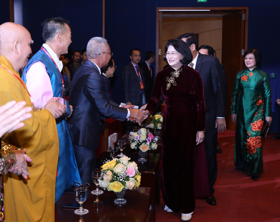 Phó Chủ tịch nước Đặng Thị Ngọc Thịnh với các đại biểu dự chương trình Xuân Quê hương năm 2020. (Ảnh: Lâm Khánh/TTXVN)