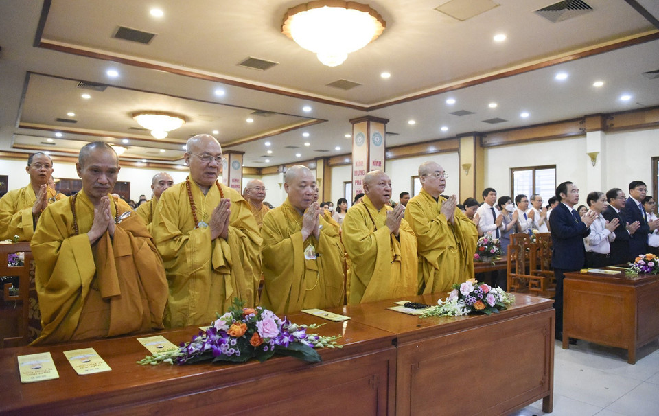Đại biểu, tăng ni, Phật tử tại buổi lễ. (Ảnh: TTXVN)