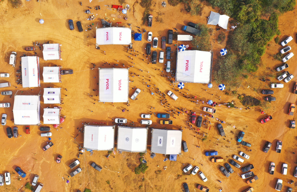 Giải Đua xe Ô tô Địa hình Việt Nam PVOIL Cup 2022 diễn ra từ ngày 4-6/11. Ngày mai, 6/11 sẽ là ngày thi đấu cuối cùng của giải đấu. (Ảnh: PV/Vietnam+)