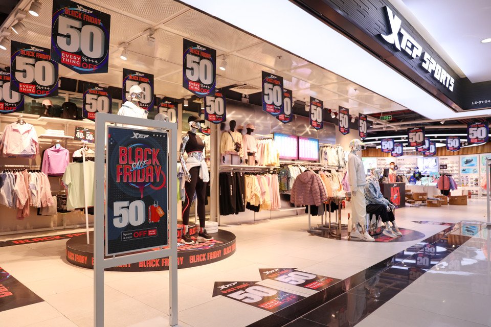 Ghi nhận tại Vincom Phạm Ngọc Thạch dịp này lượng khách mua sắm vẫn chưa nhiều. (Ảnh: Minh Hiếu/Vietnam+)