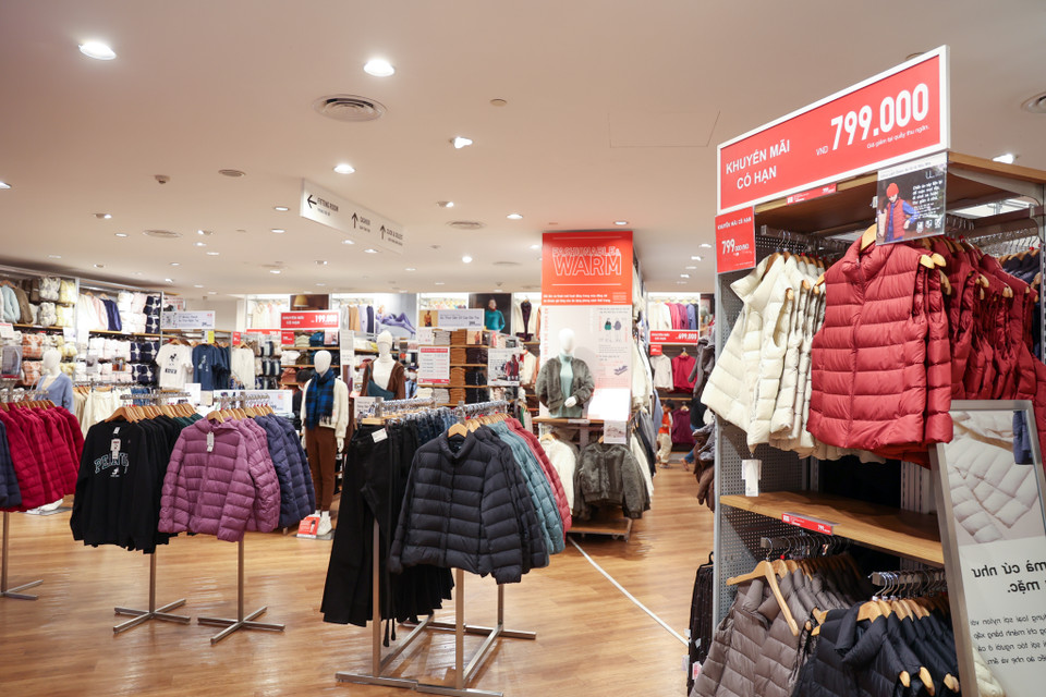 Nhiều người tiêu dùng chia sẻ vẫn đang cân nhắc việc tham gia dịp khuyến mãi Black Friday 2022 do phải thắt chặt chi tiêu trong bối cảnh 'bão giá' tiêu dùng. (Ảnh: Minh Hiếu/Vietnam+)