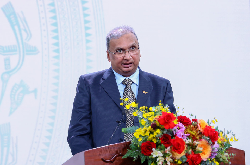 “Với sự đầu tư bài bản, trung thực và cái Tâm chân chính, cùng chiến lược phát triển bền vững gồm 6 trụ cột: Dinh dưỡng – Sức khỏe, Môi trường, Giáo dục, Con người, Cộng đồng, và Phúc lợi động vật, Tập đoàn chúng tôi sẽ tiếp tục hành trình trở thành một người nội trợ tử tế, mang tới những sản phẩm hữu cơ tươi ngon, bổ dưỡng, vì sức khỏe tới cộng đồng,” ông Vijay Kumar Pandey nói. (Ảnh: Minh Hiếu/Vietnam+) 