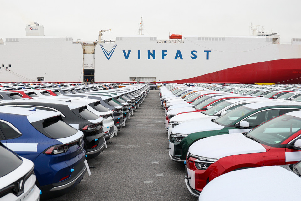 Lô xe VinFast VF 8 đầu tiên xuất cảng có số lượng 999 chiếc dành cho thị trường Mỹ và được chuyên chở bằng tàu thuê riêng Silver Queen của Panama. (Minh Hiếu/Vietnam+)