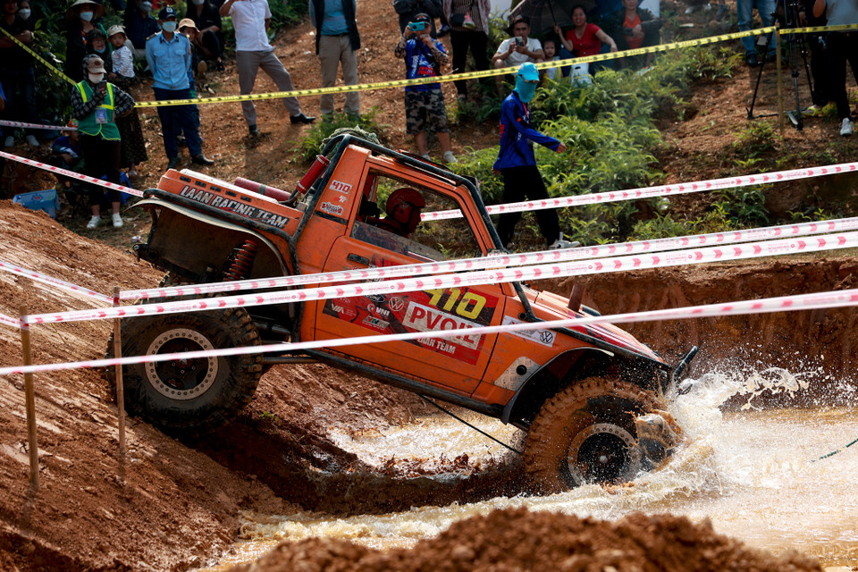 Nhiều năm trở lại đây, đường 6 cũng là bài thử thách có độ khó nhất giải. Các chướng ngại vật bao gồm các chướng ngại vật và các mô đất cao, vũng nước... (Ảnh: Minh Hiếu/Vietnam+)