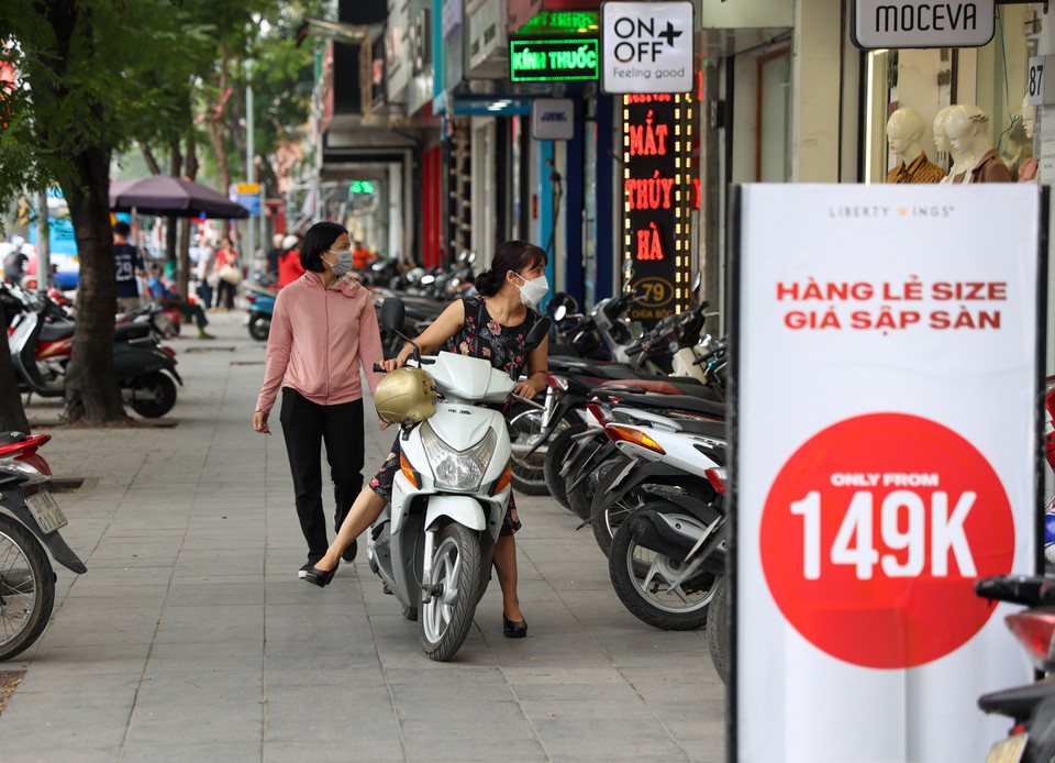 Tuy vậy trên thực tế, theo phản ánh của các đơn vị kinh doanh thì sức mua thời điểm này cũng chưa quá nhiều, chỉ nhỉnh hơn năm ngoái một chút. (Ảnh: Minh Hiếu/Vietnam+)