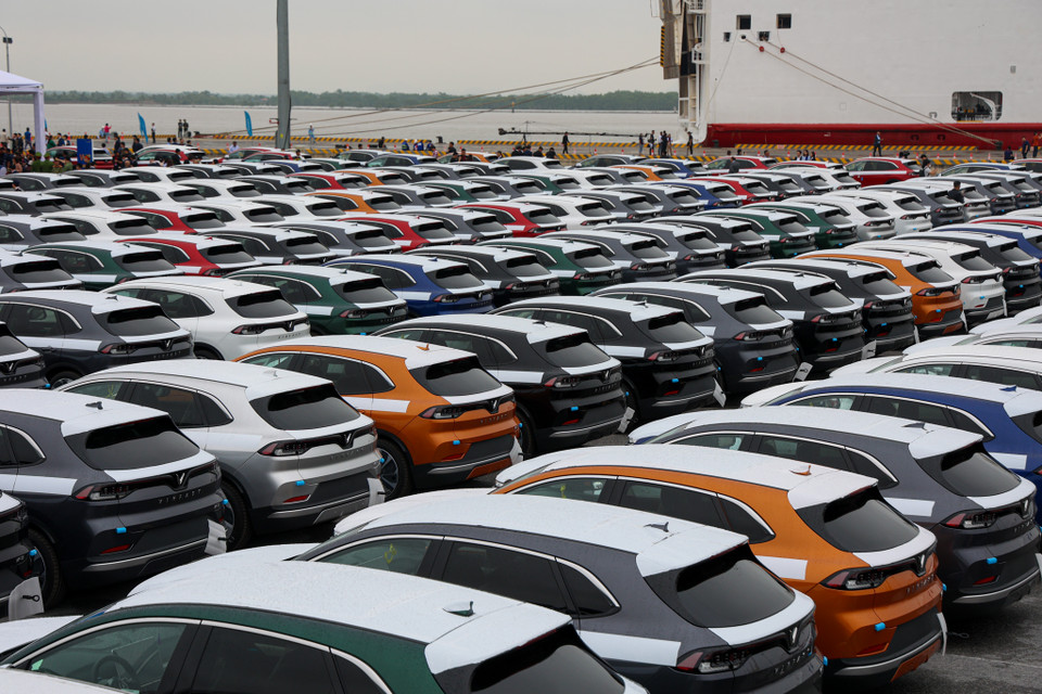 Từ tháng 12/2021, VinFast chính thức khai mở kỷ nguyên ôtô điện thông minh tại Việt Nam với việc bàn giao những chiếc xe điện VF e34 đầu tiên ra thị trường. (Minh Hiếu/Vietnam+)