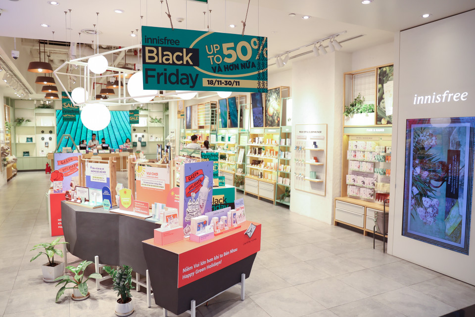 Thương hiệu mỹ phẩm đến từ Hàn Quốc innisfree cũng gia nhập mùa Black Friday với khuyến mãi tới 50%. (Ảnh: Minh Hiếu/Vietnam+)