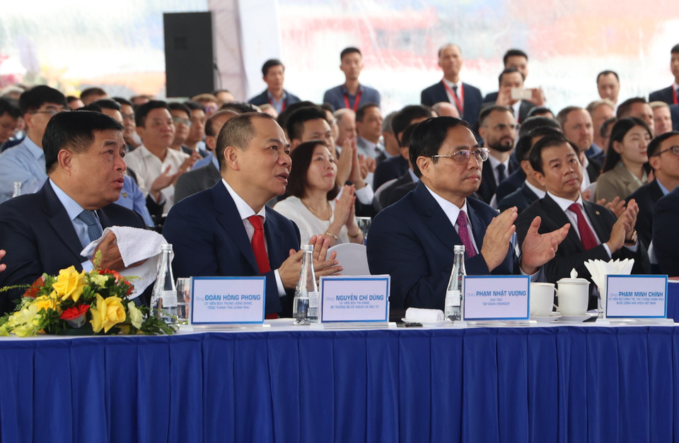 Thủ tướng Chính phủ Phạm Minh Chính cùng ban lãnh đạo các cơ quan Trung ương và ông Phạm Nhật Vượng – Chủ tịch tập đoàn Vingroup cũng có mặt tại sự kiện hôm nay. (Minh Hiếu/Vietnam+)
